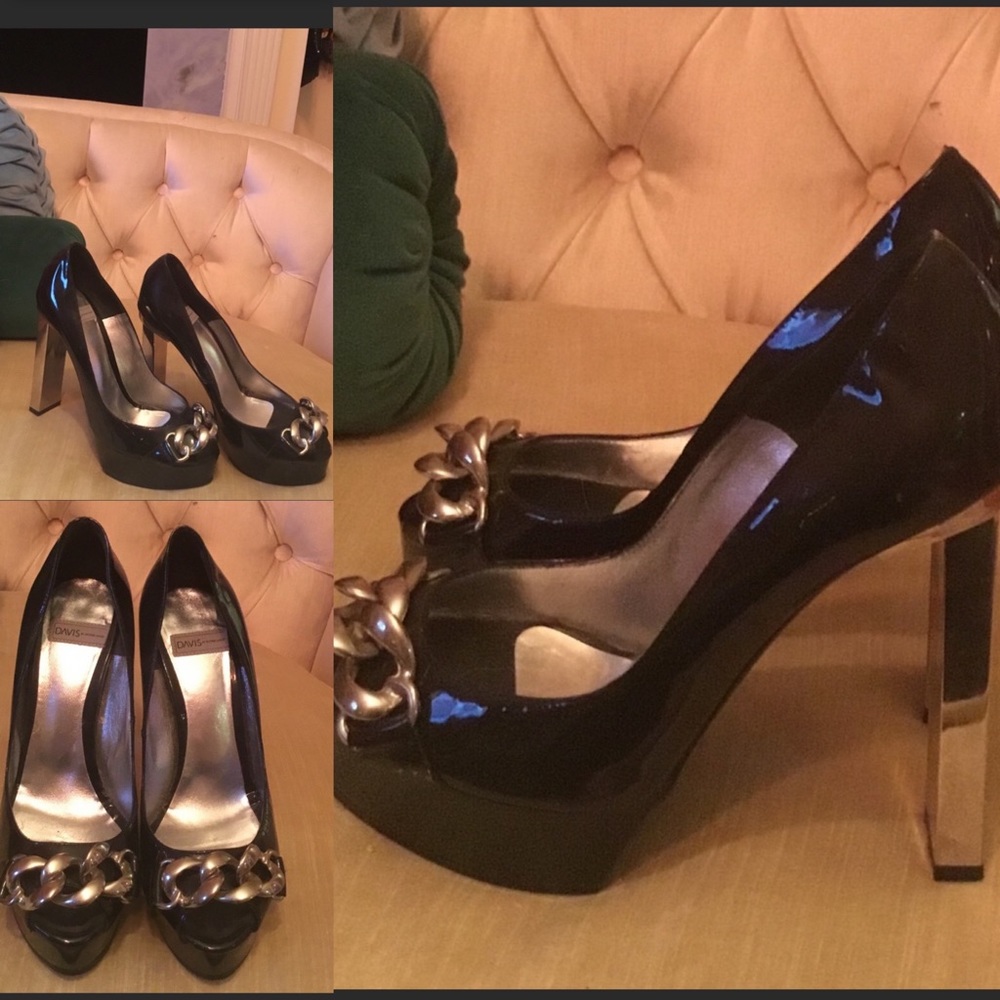 PreOwned Never Worn Ruthie Davis Peep Toe  pump